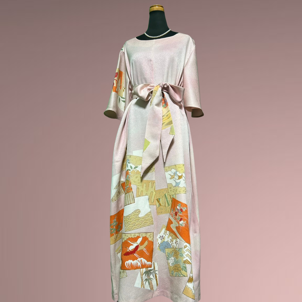 Iro-tomesode Kimono Dress with Gold Thread and Shikishi Pattern