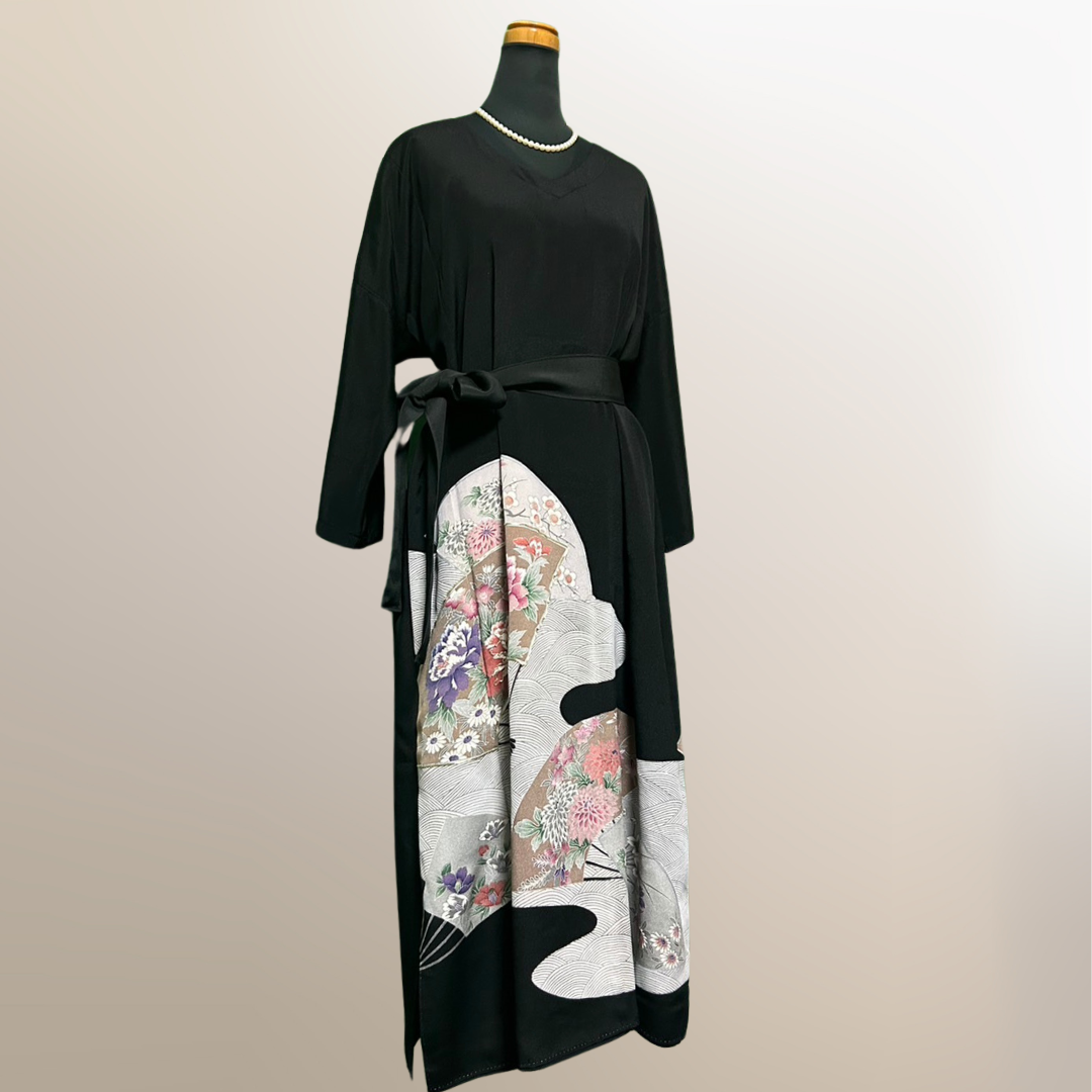 Kimono dress with fan pattern