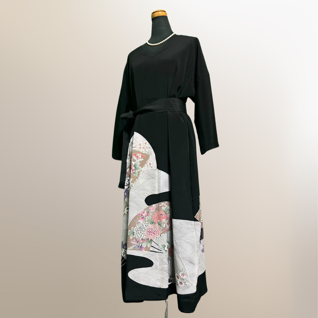 Kimono dress with fan pattern