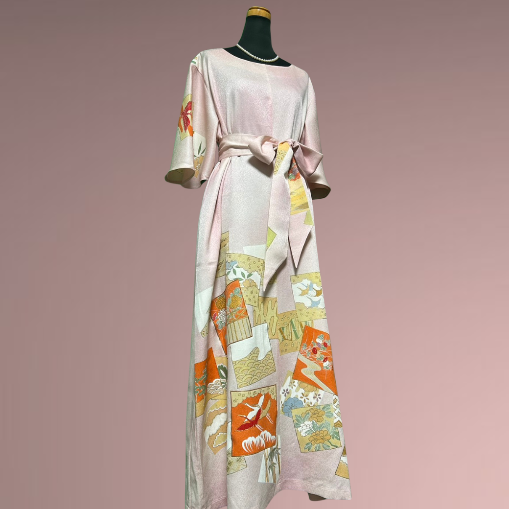 Iro-tomesode Kimono Dress with Gold Thread and Shikishi Pattern