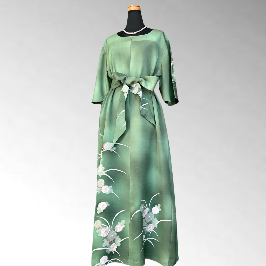 Houmongi Kimono Dress with White and Green Chrysanthemum Motif