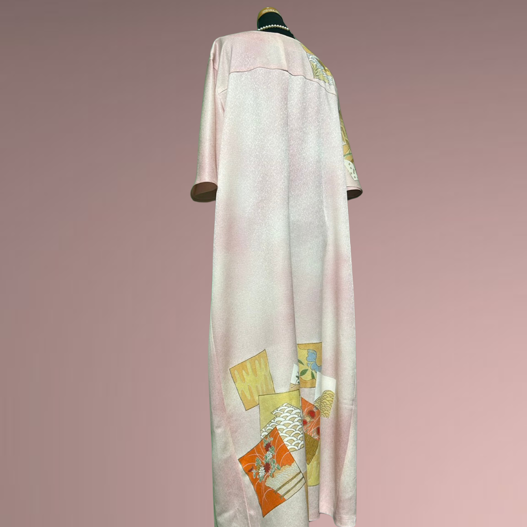 Iro-tomesode Kimono Dress with Gold Thread and Shikishi Pattern