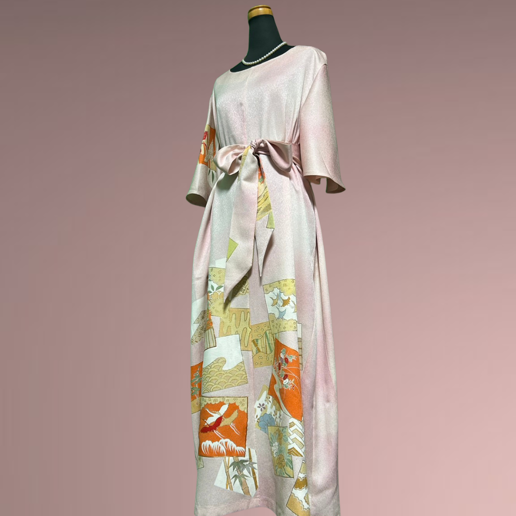 Iro-tomesode Kimono Dress with Gold Thread and Shikishi Pattern