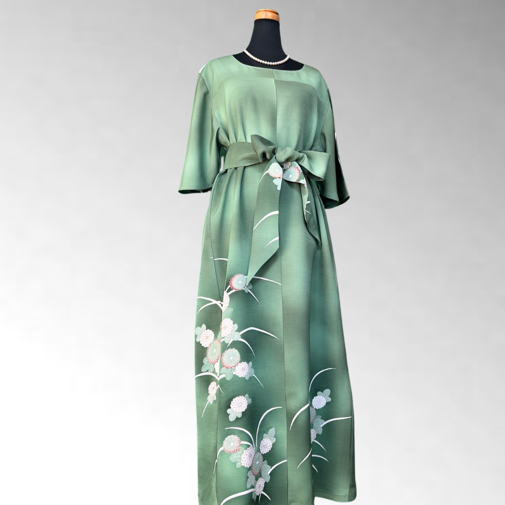 Houmongi Kimono Dress with White and Green Chrysanthemum Motif