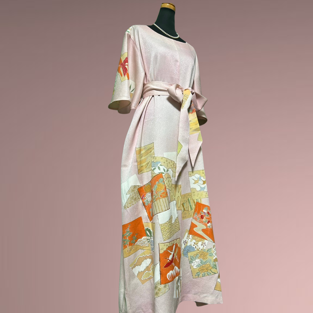 Iro-tomesode Kimono Dress with Gold Thread and Shikishi Pattern