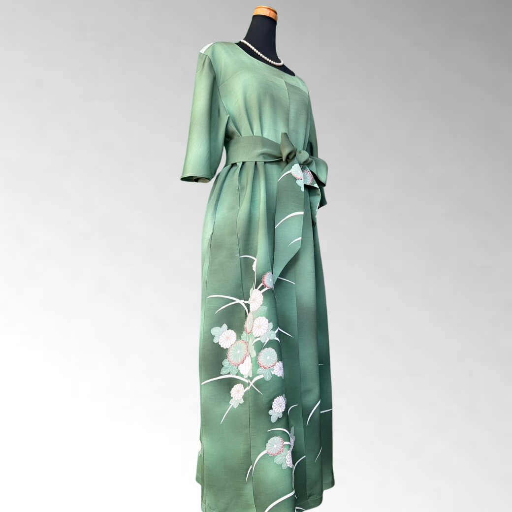 Houmongi Kimono Dress with White and Green Chrysanthemum Motif