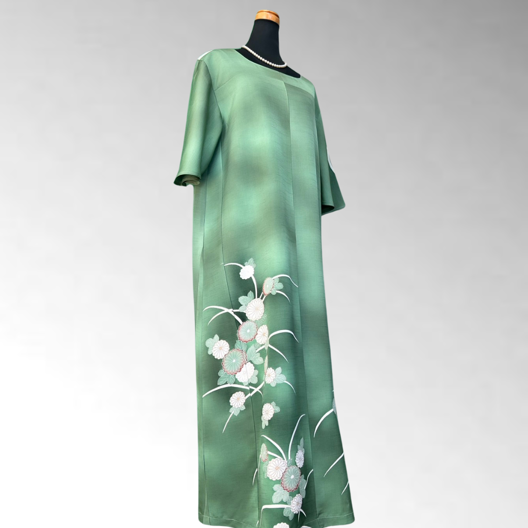 Houmongi Kimono Dress with White and Green Chrysanthemum Motif