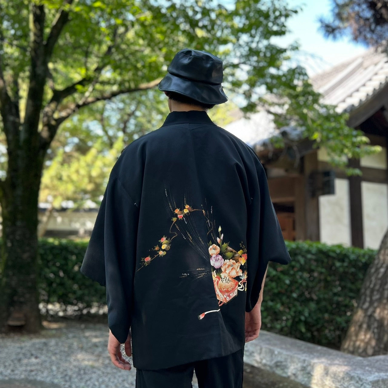 Japanese HAORI "Flowers overflowing from a letterbox"