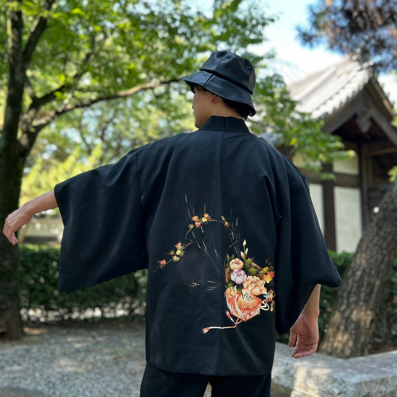 Japanese HAORI "Flowers overflowing from a letterbox"